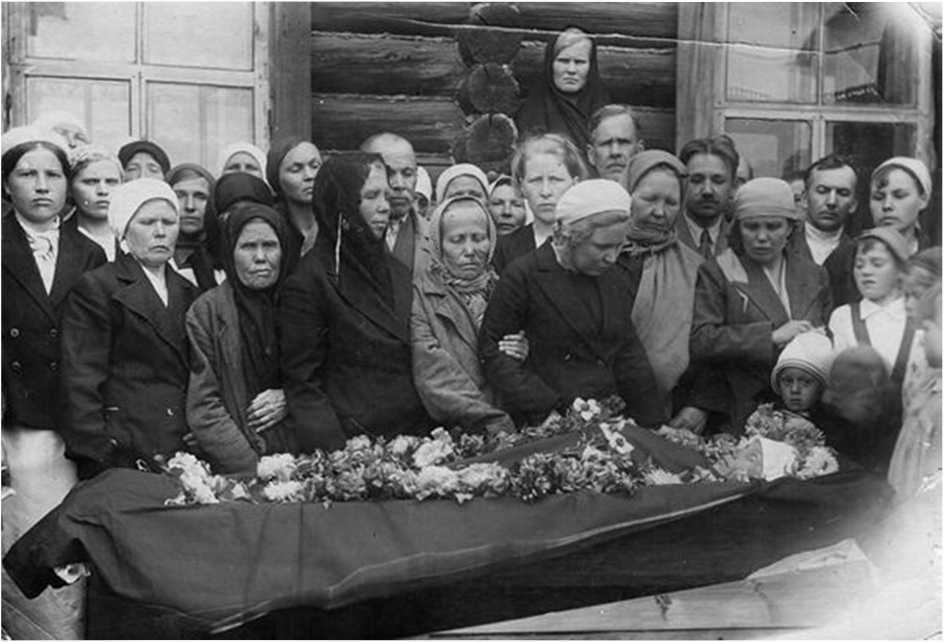 "Необычные традиции и обычаи СССР: как они существовали и что они означали"