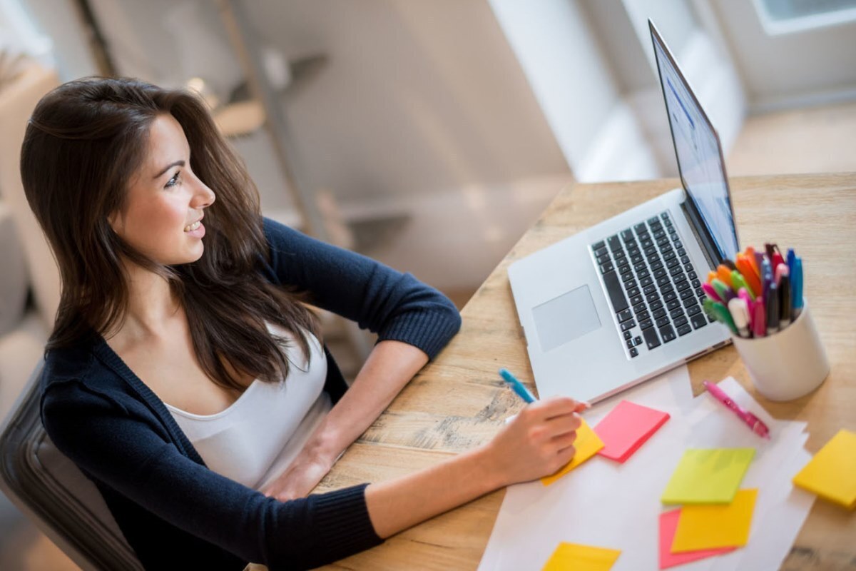 РАБОТАЕТЕ НА ДОМУ? В чем плюсы и минусы. Разбираем.