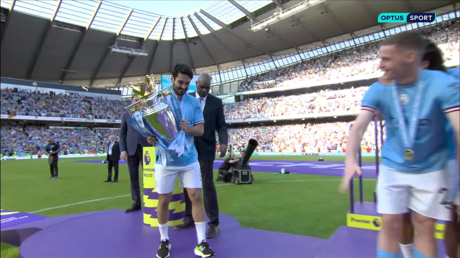 Выиграл всё, что только можно и ушёл по зову жены