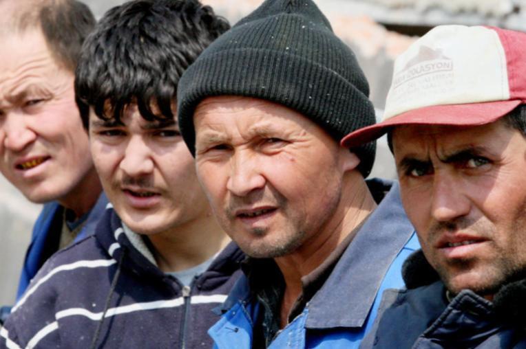 Работа в такси для мигрантов – путь закрыт. Что важного в таком законопроекте для российских граждан?