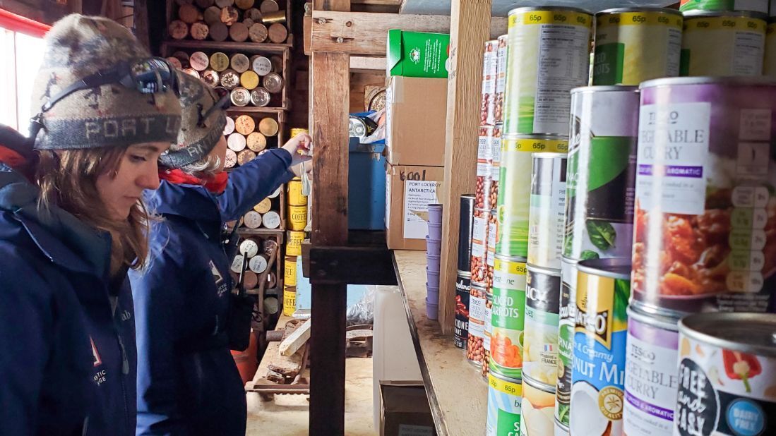 Женщины, управляющие антарктической «почтой пингвинов»