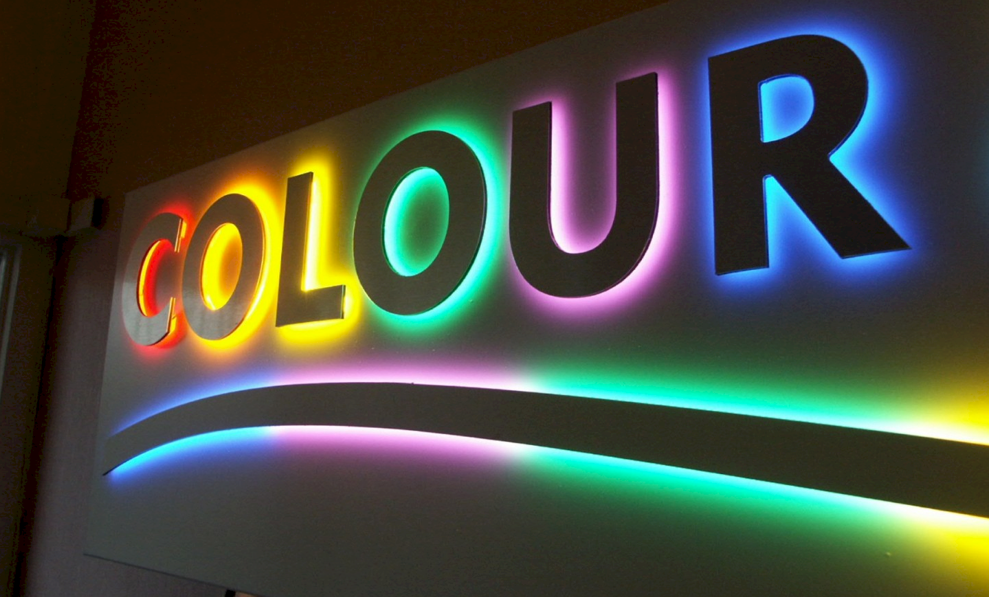 Эффект неоновых вывесок. Отличный маркетинговый инструмент. 6 советов по разработке