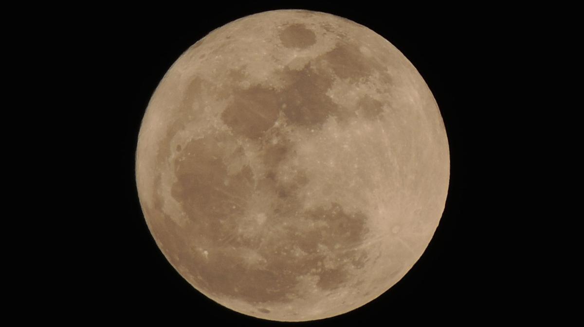 Первое полное суперлуние 2023 года произойдет в июле. Вот как это увидеть.