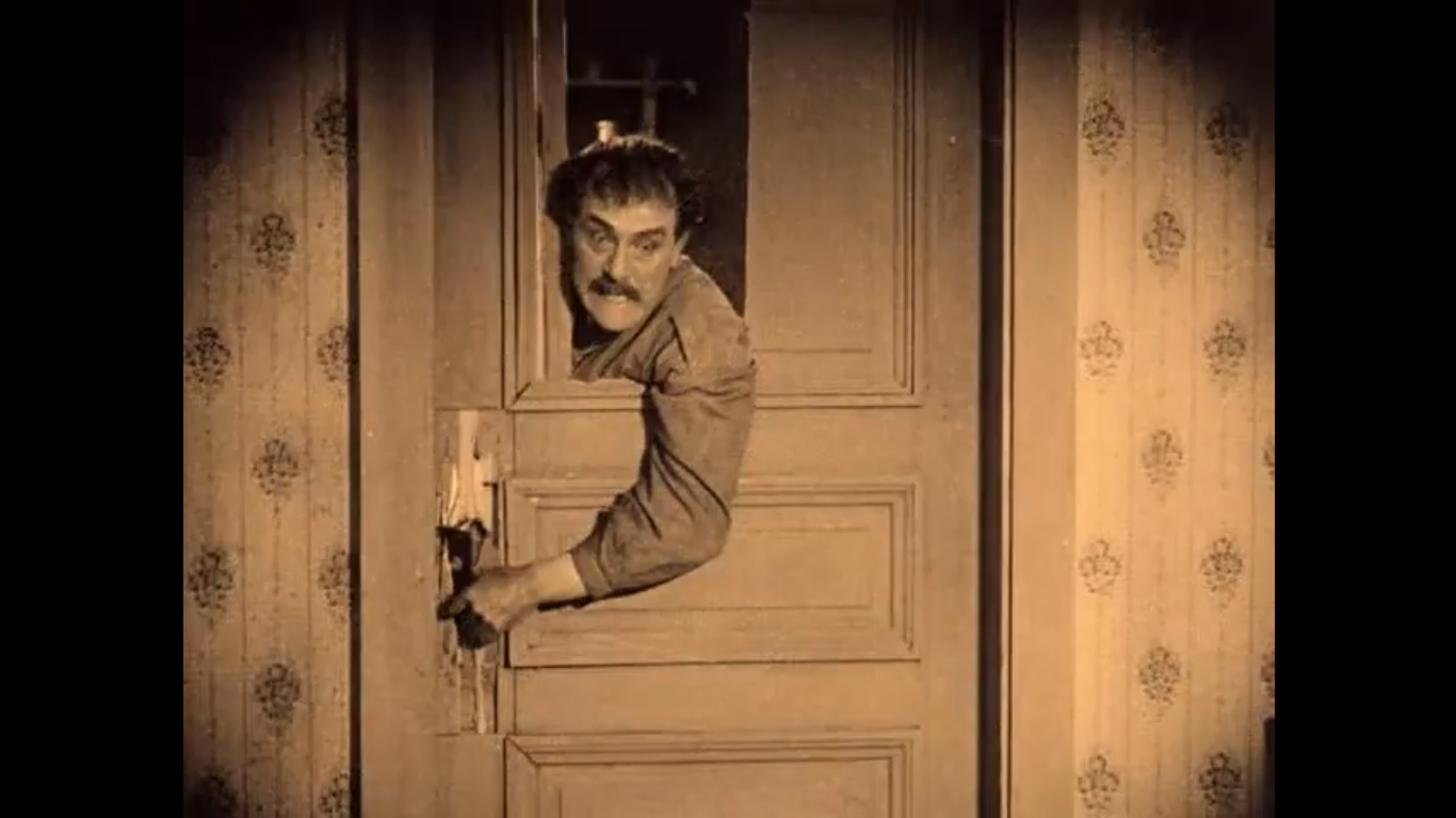 Управляющая компания и коллектор – кто имеет доступ в частное жилье