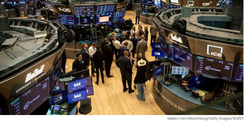 Слив наличных.Американские компании тратят свои наличные в самый неподходящий момент