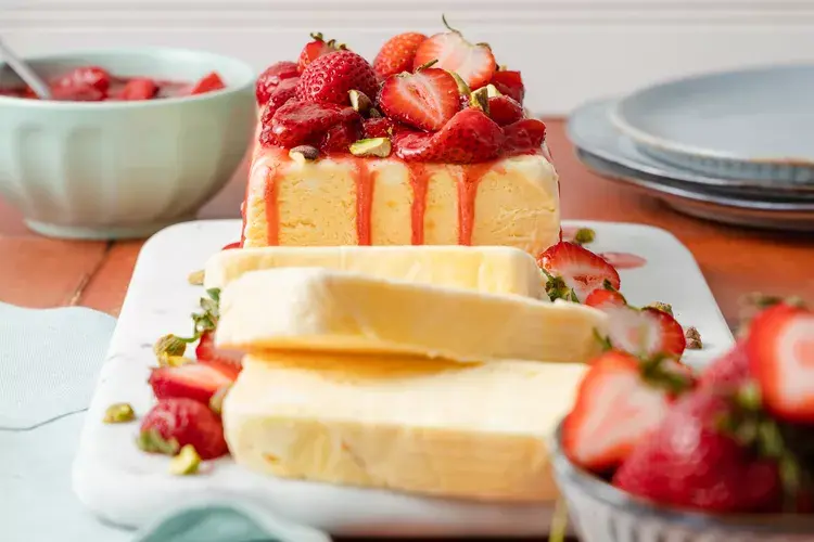 Клубника и сливки Семифреддо