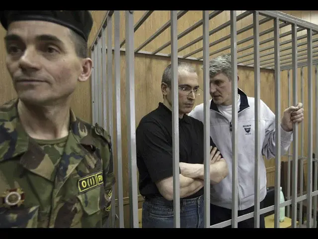 "ГРОМКОЕ ЮРИДИЧЕСКОЕ ДЕЛЛО" Михаил Ходорковский и дело "ЮКОС" в 2003-2005 годах являются одними из самых известных судебных разбирательств в России.