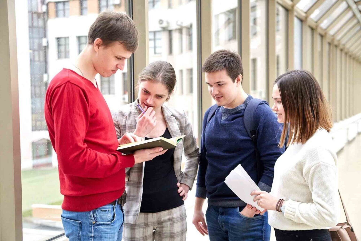 Вашему ребенку точно нужно получить высшее образование, чтобы зарабатывать?