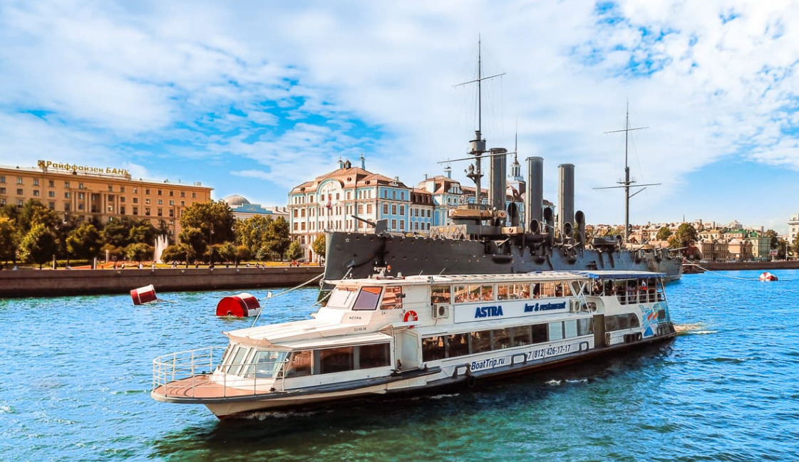 А Вы собираетесь этим летом в Санкт - Петербург?Красивые места, метро и каналы Северной столицы, а также, где можно спастить от жары в большом городе?