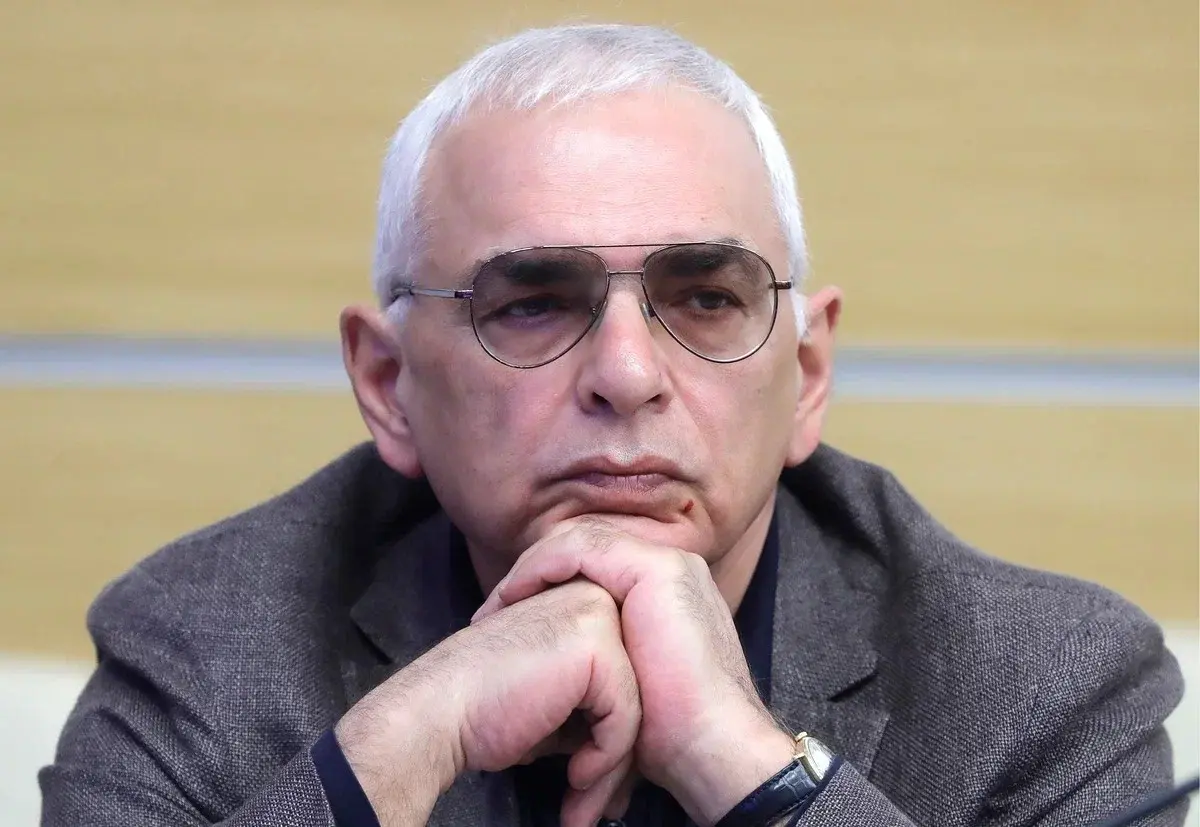 Карен Шахназаров: «Ностальгия о Советском Союзе говорит о потере смысла жизни у россиян в настоящем!» Вы согласны?