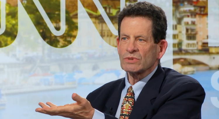 «Качественный рост — это ключ»: миллиардер Кен Фишер продолжает активно инвестировать в эти 2 качественные акции роста ИИ