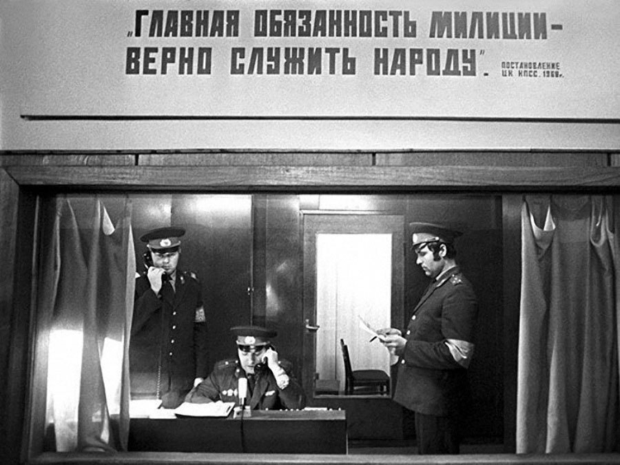 С аномалией, маленький, с лишней растительностью на теле. Кого еще не брали на службу в советскую милицию и в КГБ?