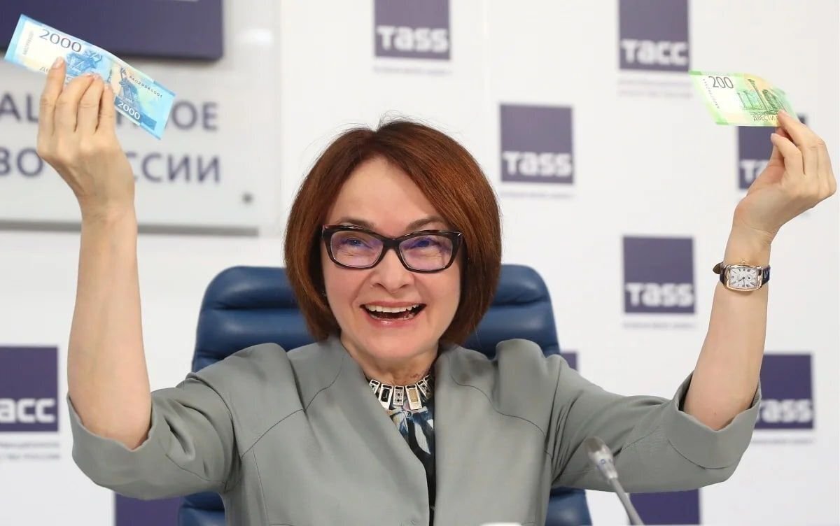 Рубль падает, а евро скачет до небес! Нищие станут еще беднее? Какие товары могут взлететь в цене?