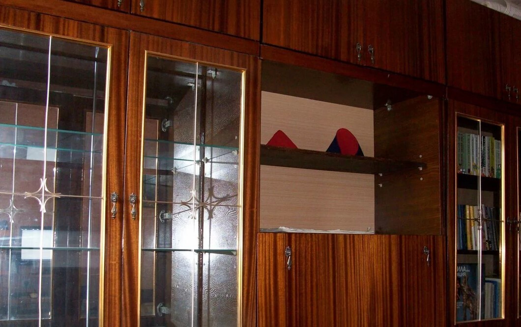 Советскую "стенку" копировали у Икеи. Но мебель получалась убогой. Вся правда о советской мебели.