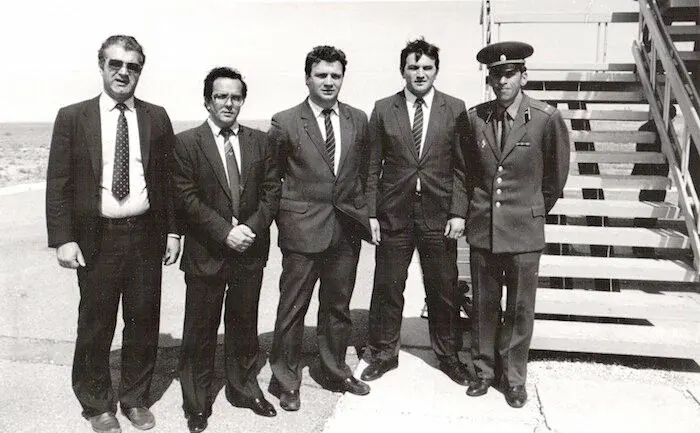 С аномалией, маленький, с лишней растительностью на теле. Кого еще не брали на службу в советскую милицию и в КГБ?