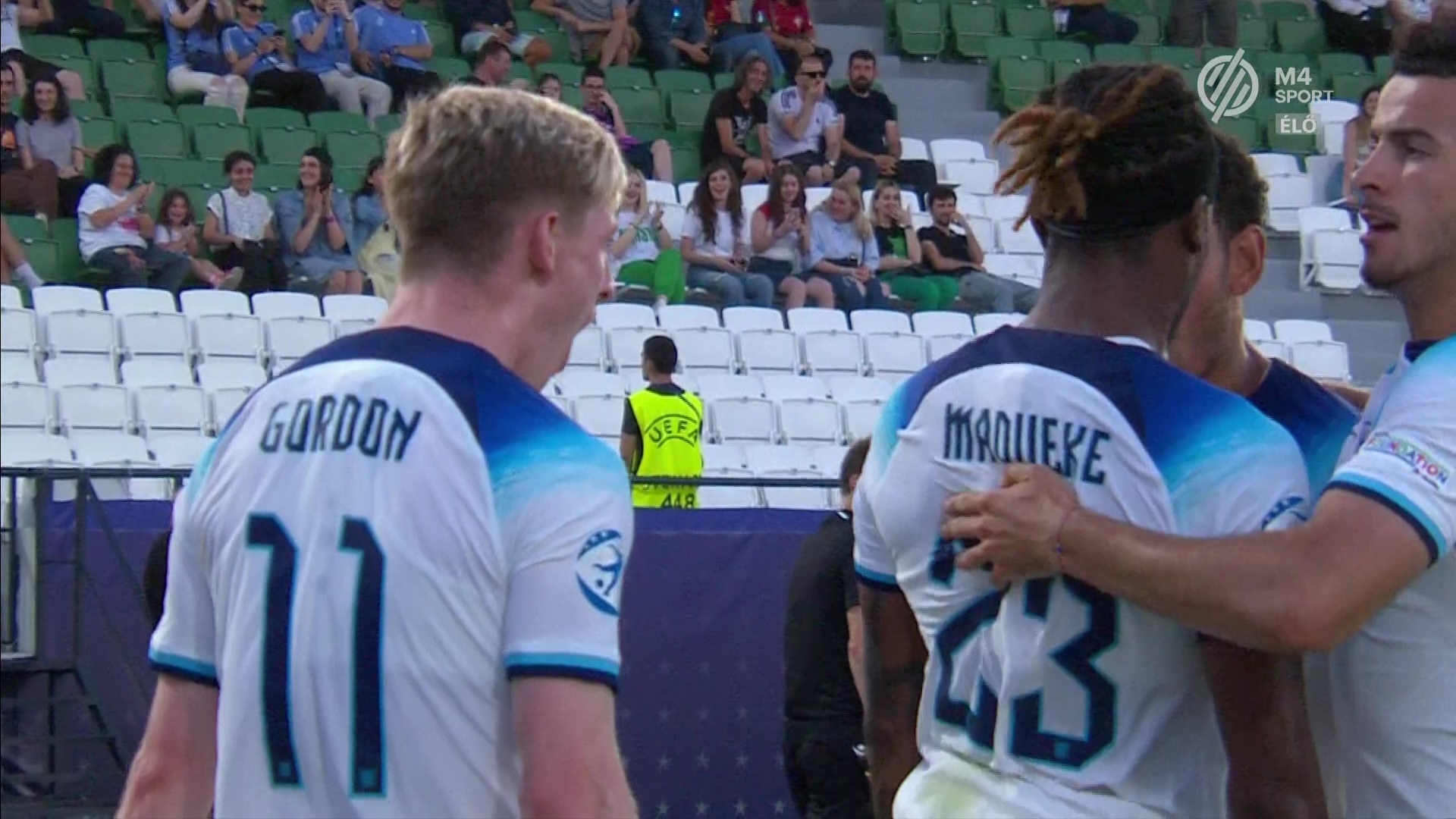 Англия безупречна, Испания громит Украину