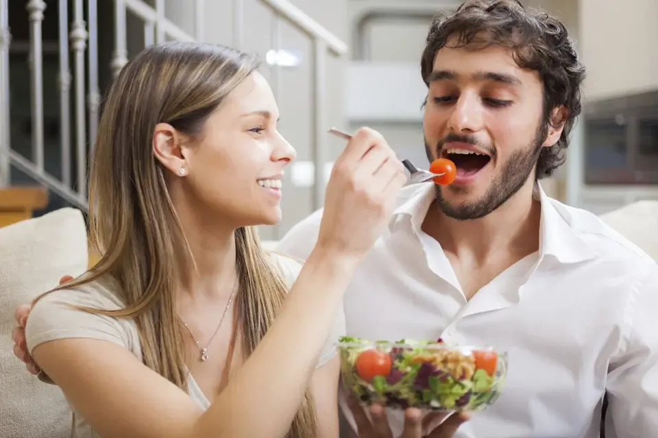 Удовлетворение мужчины: еда, молчи и по запросу говори «Да»