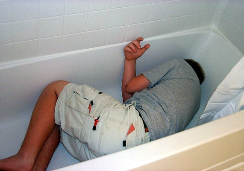 Почему стандартные ванны короче человеческого роста?