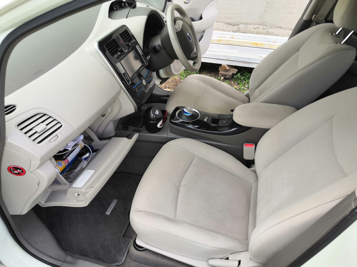 Манера Электромобилей Nissan Leaf.