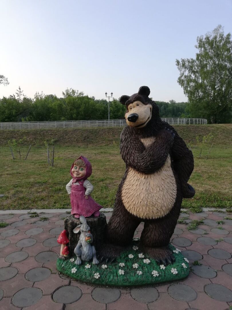 Аллея сказок в городе тайги