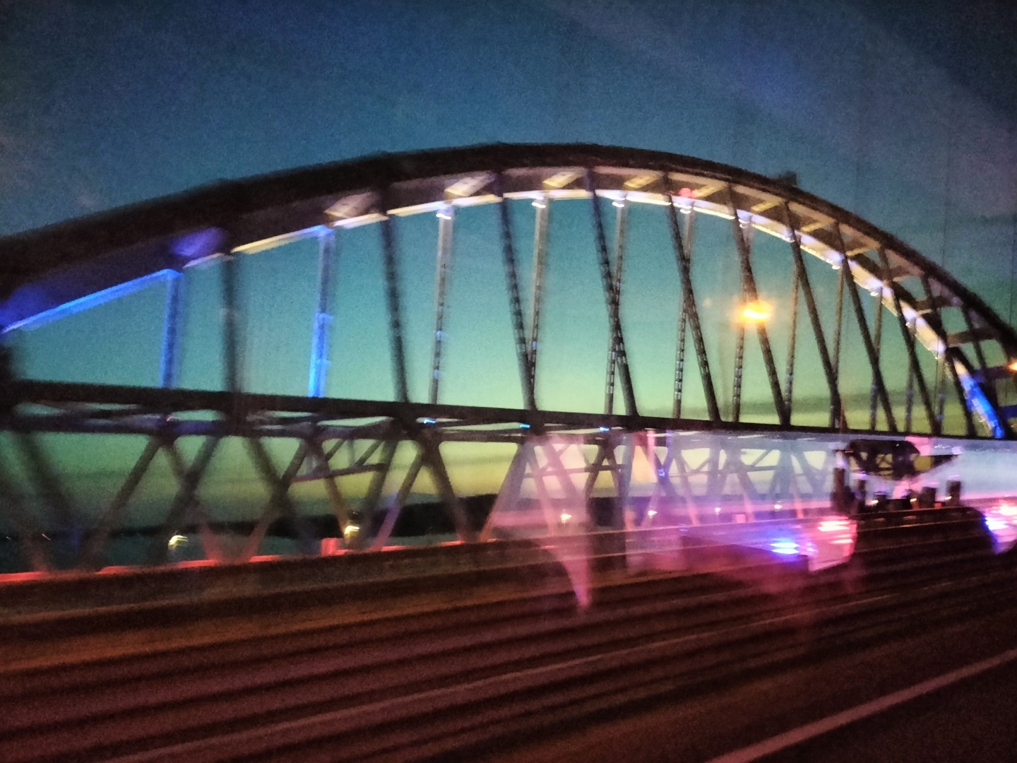 Есть ли пробки перед Крымским мостом сегодня. Проехали в Крым. Сколько стоит проезд на автобусе из Краснодара в Севастополь