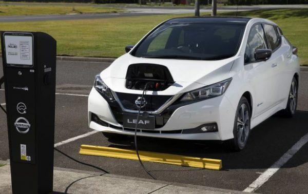 Манера Электромобилей Nissan Leaf.