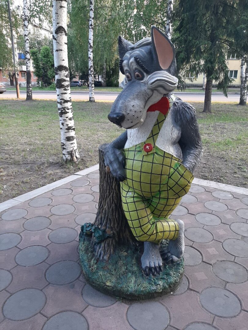 Аллея сказок в городе тайги