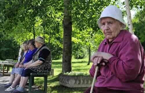 Почему от стариков неприятно пахнет?