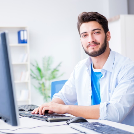 Будет ли выплачена заработная плата работнику, если он работал, находясь на больничном листе – последние правила от СФР