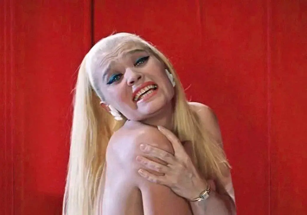 «Разделась за 300 рублей!» Как знаменитая роль испортила карьеру Светланы Светличной