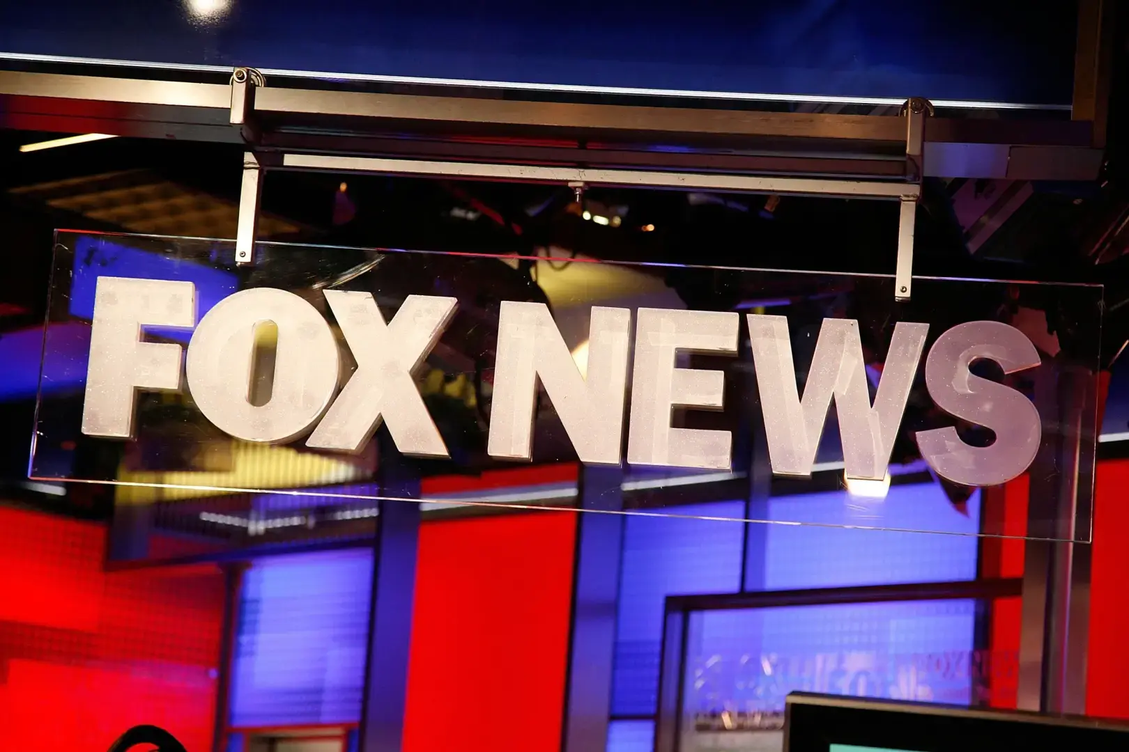 На Fox News подал иск за диффамацию участник акции протеста 6 января, бывший телезритель Рэй Эппс