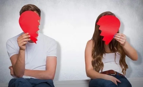 Острые раны сердца: Последствия разрыва близких отношений.