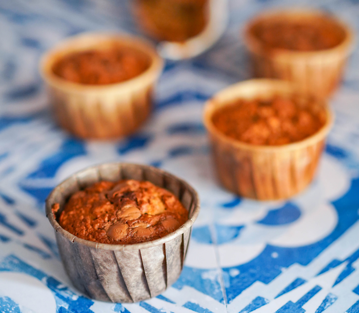 Маффины из рисовой муки с яблоками, овсянкой и клюквой.