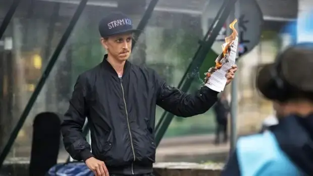 Сожжение священных текстов в Швеции.