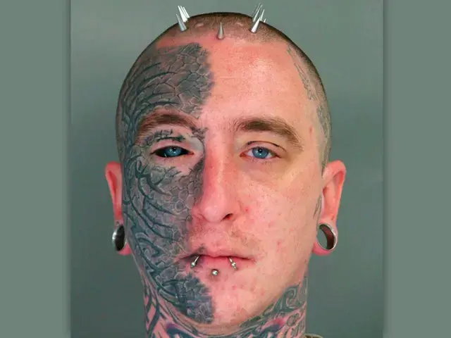 В квартире мужчины было обнаружено 40 человеческих черепов и спинных мозгов, "украшавших" его жилище.