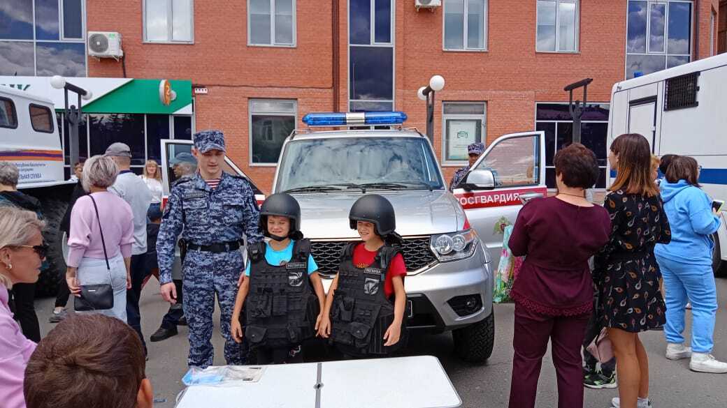 В городе Белорецк Росгвардия приняла участие в выставке спецтехники