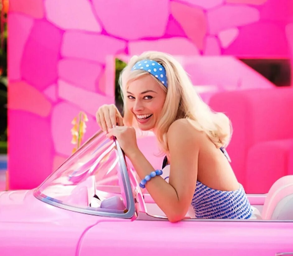 "Превращение Барби в икону феминизма: Расширение границ и нестыдное проявление глупости"