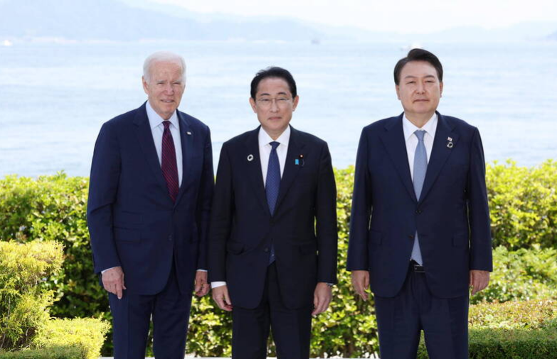 Лидеры США, Японии и Южной Кореи встретятся в Кэмп-Дэвиде 18 числа следующего месяца.