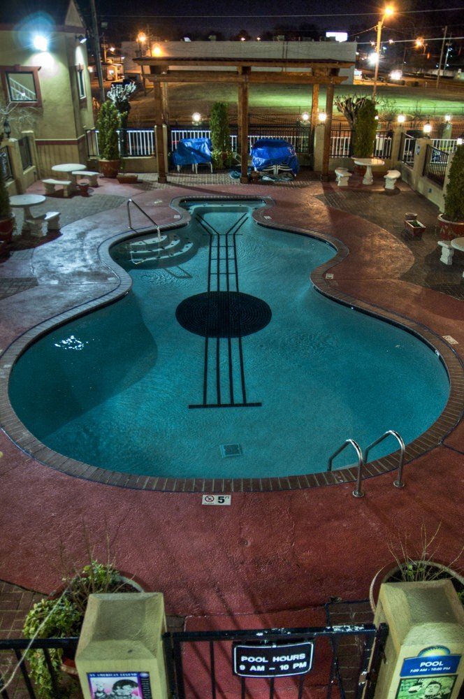 Дом Элвиса Пресли: легендарное пристанище короля рок-н-ролла