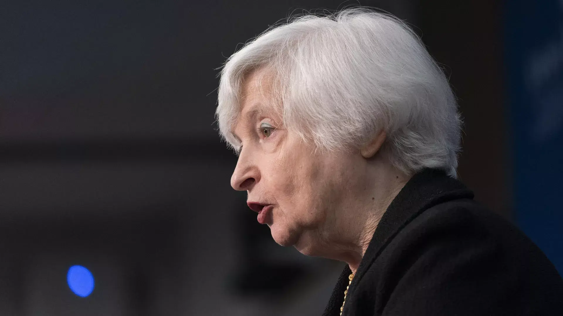 Поднебесная стоит на своем.