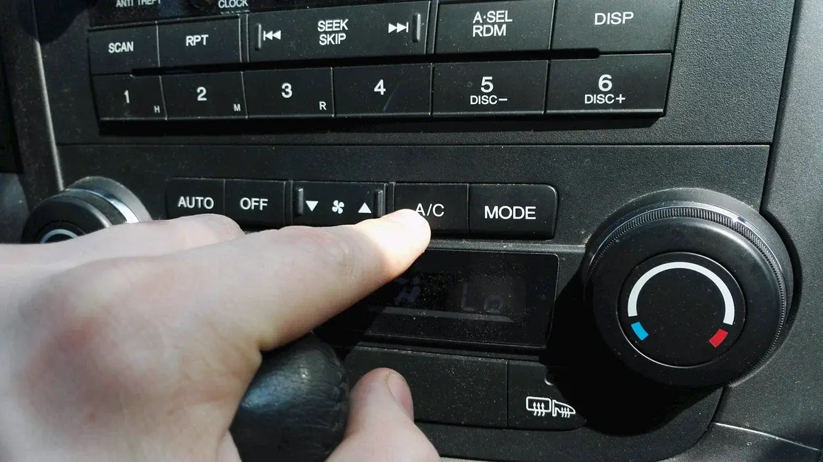 Следует ли выключать кондиционер перед обгоном? Мнения автомеханика.