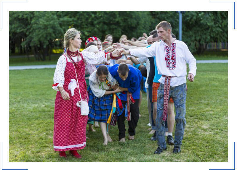 Русские народные забавы: Ручеёк + бредовая версия ИИ