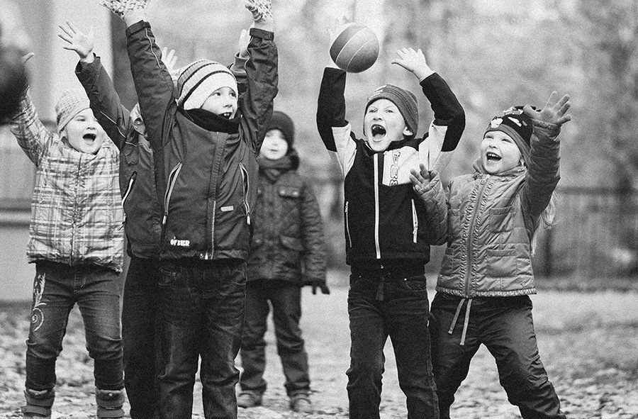 Что уникального и важного в дворовых играх для развития детей: сравнение между временем СССР и сегодня. Дети меньше играют в подвижные игры -верно?