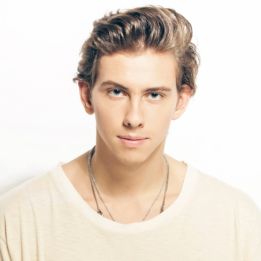 Самые патриотичные певцы российской эстрады. Новое, ранее не известное направление музыки SMPM (Super Mega Patriotic Music).