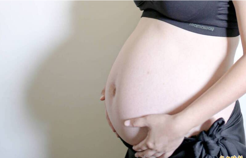 17-летнюю девушку приговорили к 90 суткам тюрьмы за аборт