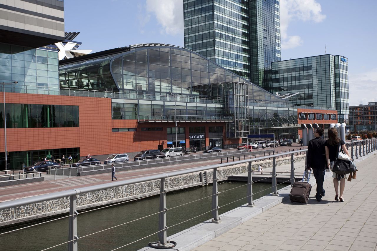 Амстердам запрещает круизные лайнеры из-за чрезмерного туризма