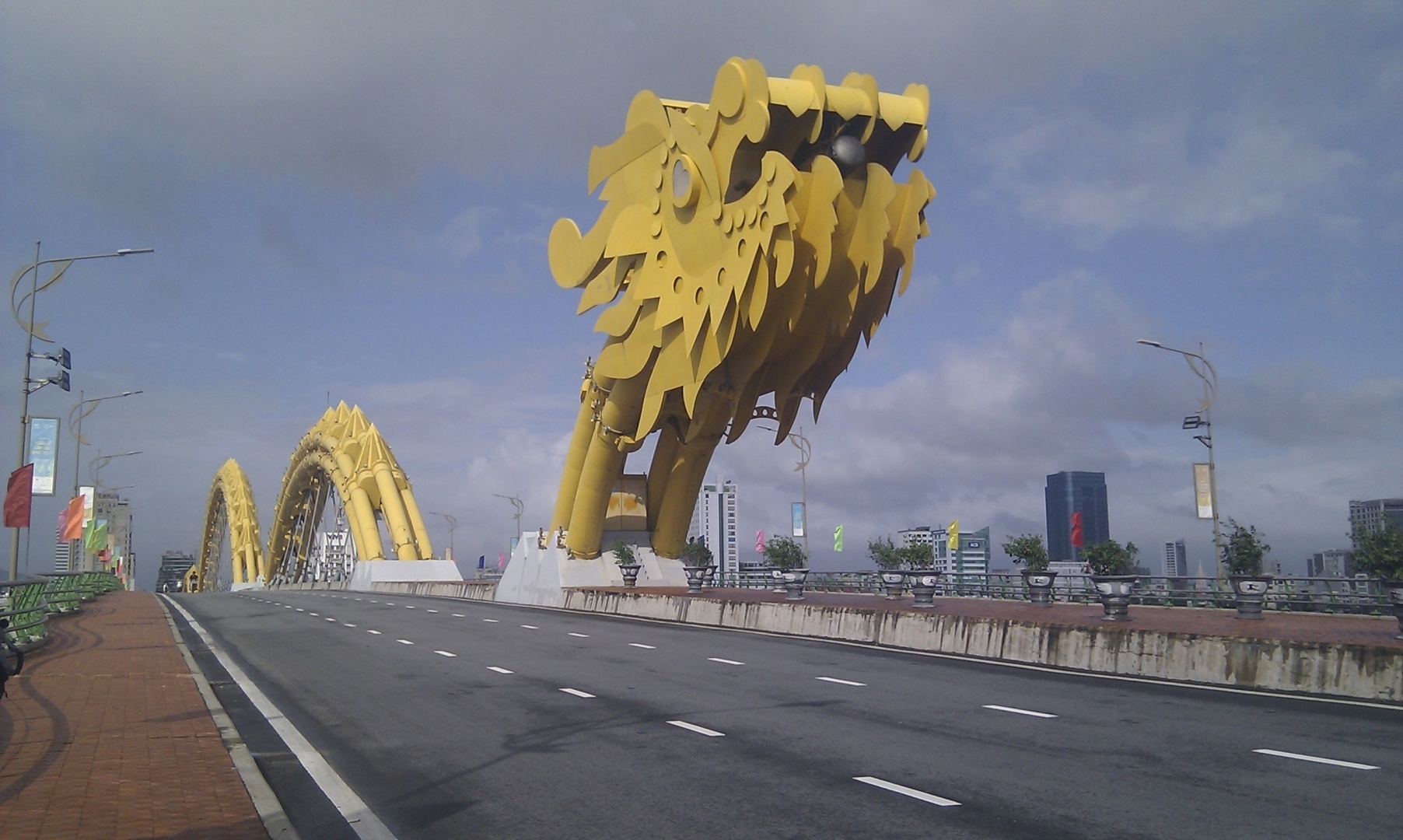 В какой стране находится этом мост?