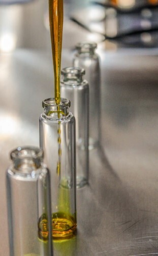 Аромат, который может вас убить: как распознать подделку в парфюмерии и не купить мочу вместо духов!