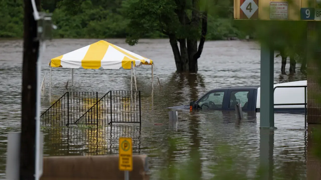 «Библейские пропорции»: дожди за 3 месяца затопили Новую Шотландию, вынуждая эвакуироваться, поскольку бригады ищут пропавших без вести
