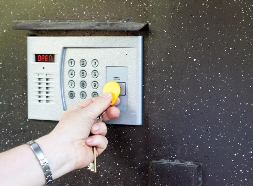 Замена домофона и ключи по 300 рублей: новый вид мошенничества